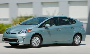 Toyota_Prius_Plugin_3qtr-620