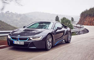 bmw-i8-rainy-road-620_0